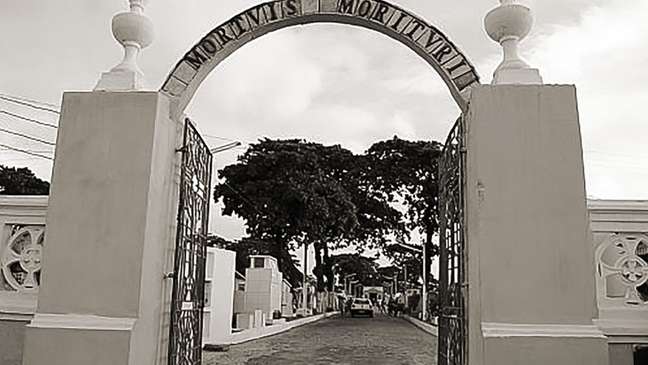 Entrada do Cemitério São José, em Alagoas