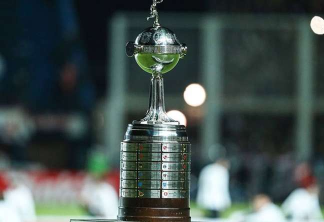 Troféu entregue ao campeão da Copa Libertadores