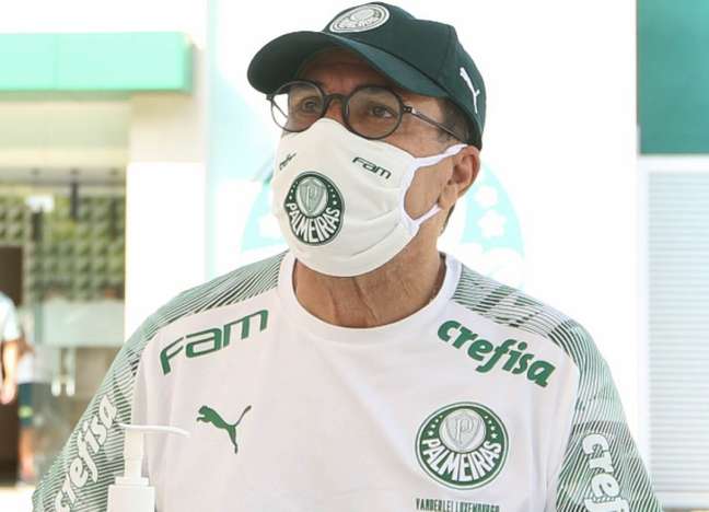 Aos 68 anos de idade, Vanderlei Luxemburgo receberá atenção especial no Palmeiras (Agência Palmeiras/Divulgação)