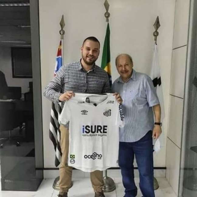 Foto de reunião do Santos com possível patrocinador vazou nas redes sociais (Foto:Reprodução)