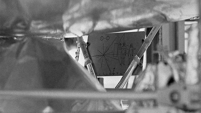 Pioneer 10 e Pioneer 11 carregavam nossos cartões de visita para qualquer outro navegador espacial que pudesse encontrá-las em um futuro distante