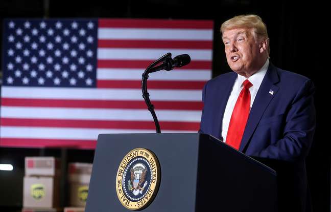 Trump minimiza crise, sugere fraude e não diz se aceitará resultado das urnas