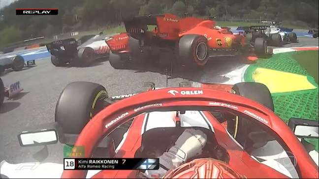 Charles Leclerc atropela o carro de Sebastian Vettel e força o abandono do companheiro de Ferrari