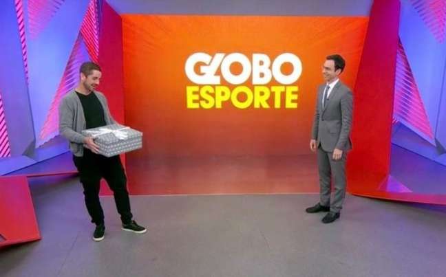 Andreoli presentei Tralli cm uma frigideira (Foto: Reprodução/TV Globo)
