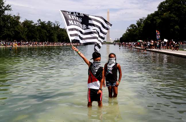 Manifestação contra a injustiça racial em Washington
28/08/2020
REUTERS/Tom Brenner