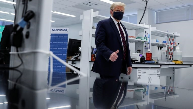 Trump em visita a fábrica da candidata a vacina Novavax, no Estado da Carolina do Norte