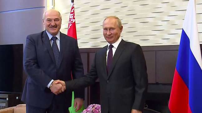 Apesar das diferenças ocasionais, Lukashenko tentou manter boas relações com a Rússia.