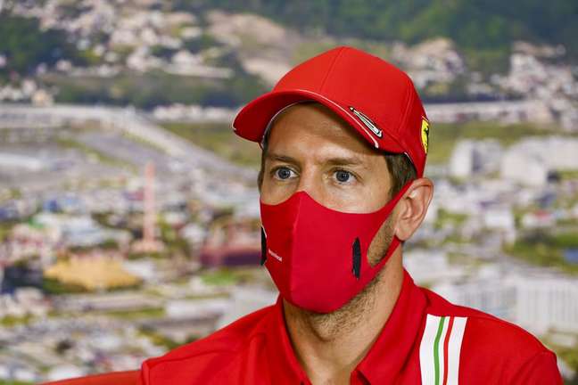 Sebastian Vettel está animado com Mick Schumacher no TL1 em Eifel 