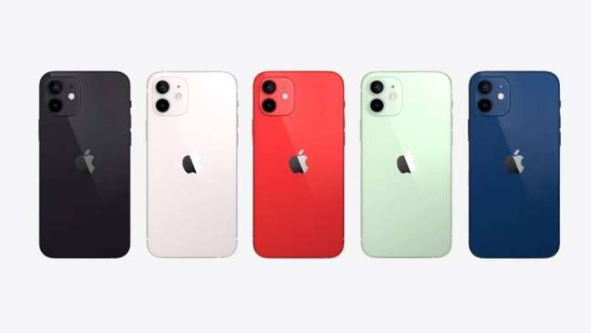Em cinco cores, o iPhone 12 pode ser encontrado em preto, branco, vermelho, verde e azul 