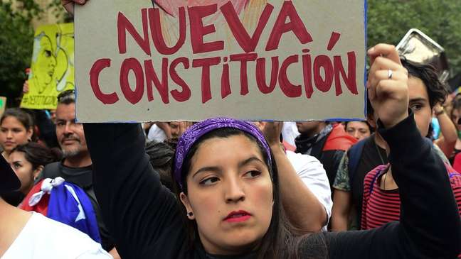 Uma das principais reivindicações dos manifestantes foi justamente a reforma da Constituição