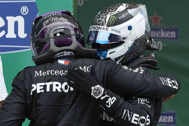A Mercedes conseguiu novamente uma dobradinha, com vitória de Hamilton e Bottas em segundo 