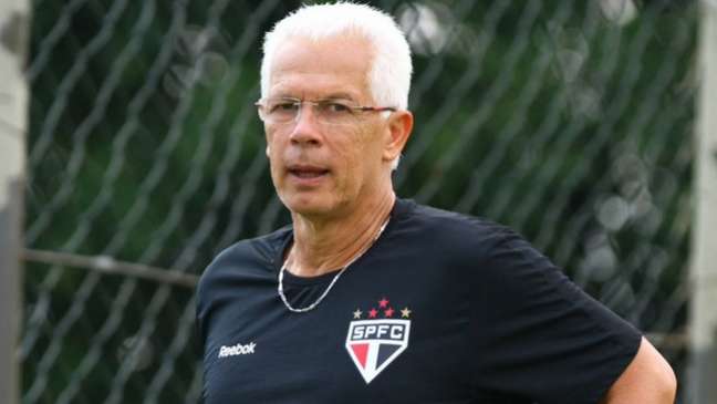 Leão pediu mudança de postura a Daniel Alves (Luiz Pires/VIPCOMM)