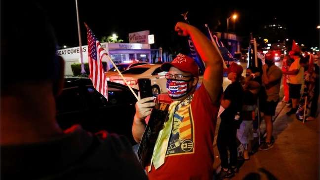 Eleitores republicanos comemoram vitória de Trump em Little Havana, na Flórida