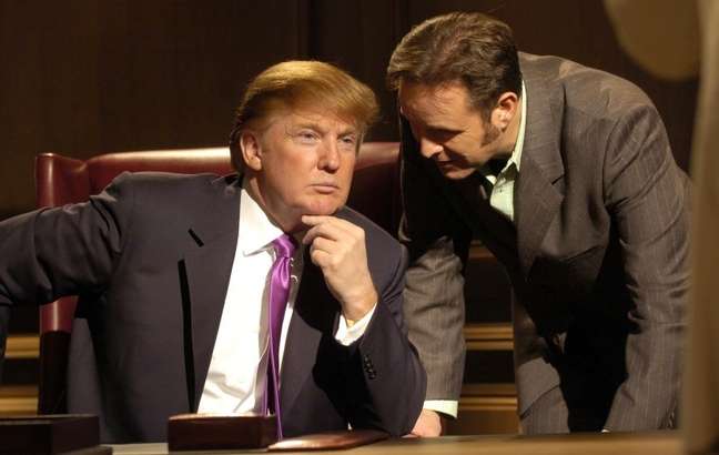 Trump e seu produtor e amigo Mark Burnett durante gravação da primeira temporada de ‘O Aprendiz’, em 2004