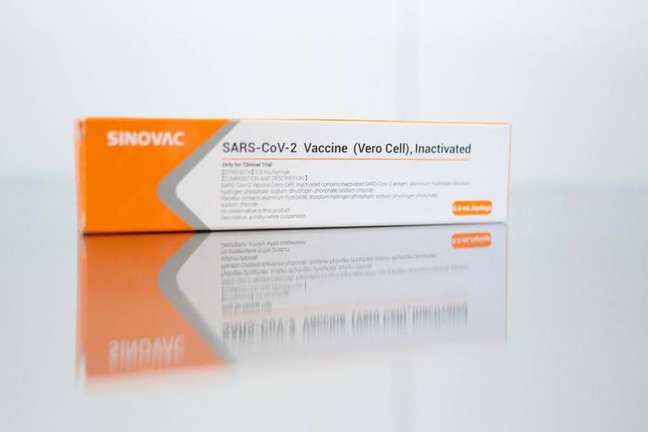 Vacina Coronavac é uma parceria do Instituto Butantã com a chinesa Sinovac e está em fase de testes em humanos no Brasil 