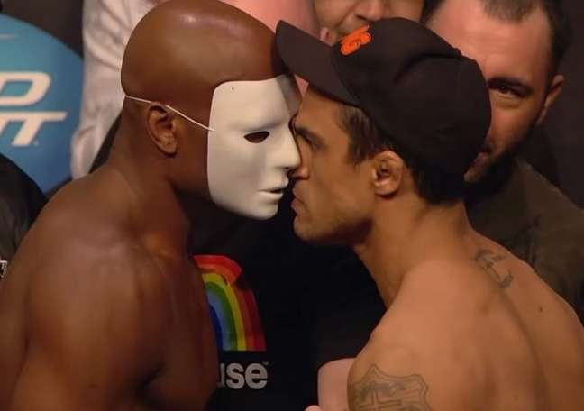 Duelo entre Anderson Silva e Vitor Belfort, em 2011, foi histórico (Foto: Reprodução YouTube UFC)