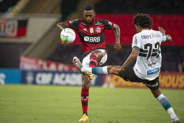 Dribles, passes longos, passes certos no terço final... Gerson se destaca na Série A (Foto: Alexandre Vidal/Flamengo)