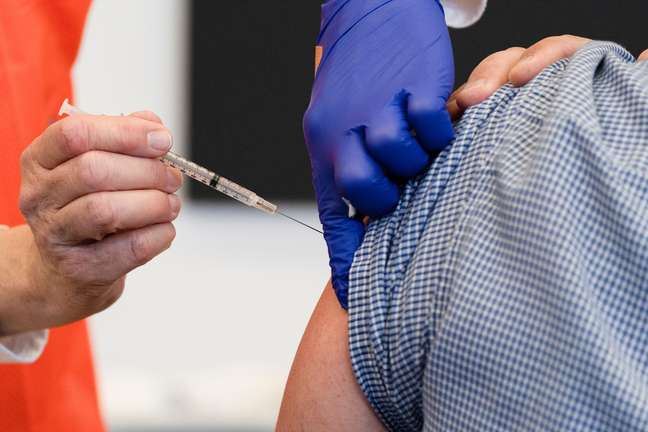 Vacinação contra a Covid-19 no Estado do Arizona, EUA
21/01/2021
REUTERS/Cheney Orr