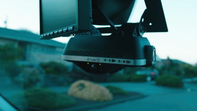 Amazon quer implementar câmera com IA para monitorar motoristas 