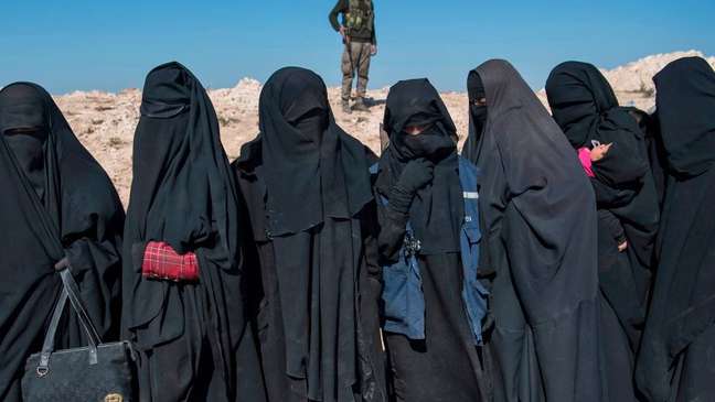 Sete mil mulheres e meninas foram capturadas e escravizadas pelo Estado Islâmico, de acordo com grupos de direitos humanos