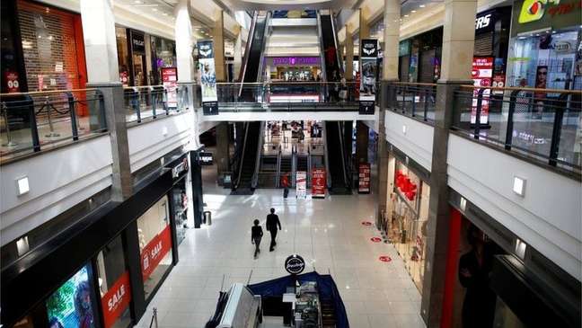 Shopping centers podem abrir suas portas ao público a partir deste domingo