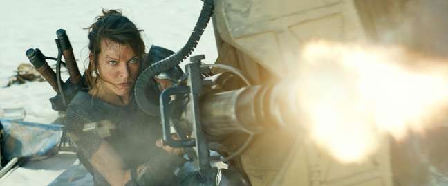 Em Monster Hunter, a Tenente Artemis (Milla Jovovich) e seu esquadrão de elite são transportados para o Novo Mundo