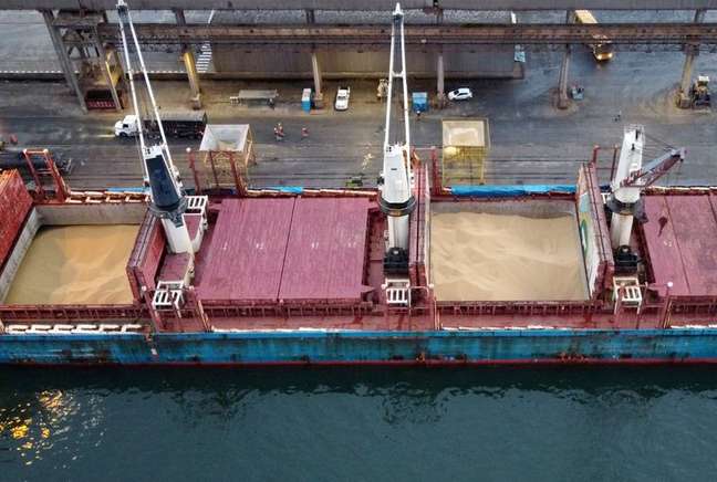 Navio descarrega soja importada nos EUA no porto de Paranaguá (PR) 
03/12/2020
REUTERS/Rodolfo Buhrer