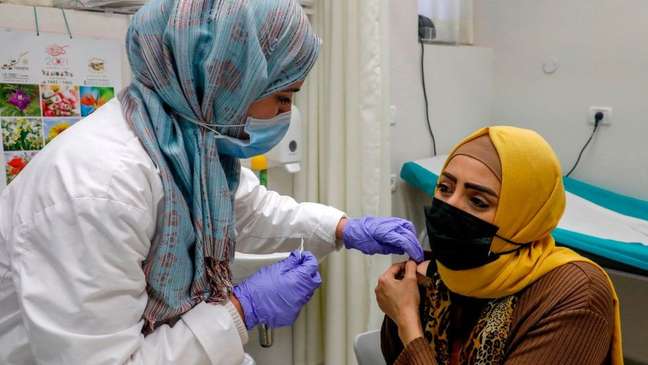 Apenas os palestinos que vivem em Jerusalém Oriental receberam vacinas