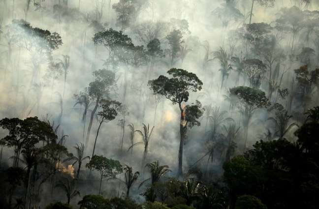 Floresta Amazônica incendiada perto de Porto Velho
 10/9/2019   REUTERS/Bruno Kelly