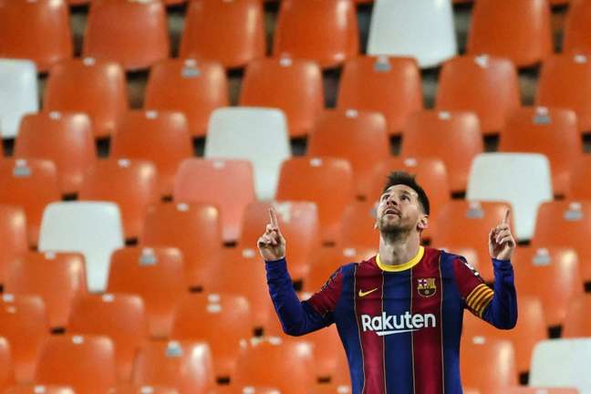 Messi foi, mais uma vez, o craque da partida (Foto: JOSE JORDAN / AFP)