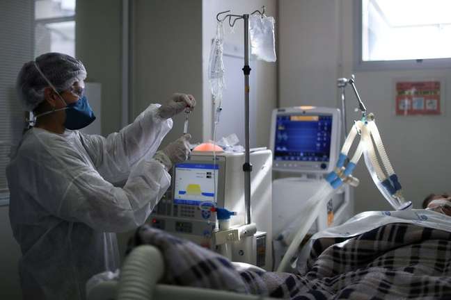 Paciente de Covid-19 é tratado em UTI de hospital em São Paulo
17/03/2021
REUTERS/Amanda Perobelli