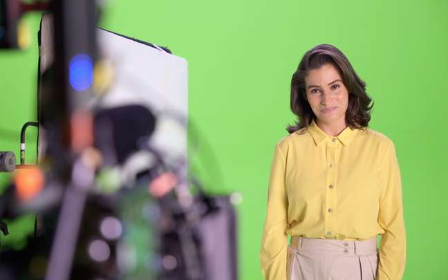 Renata Vasconcellos nos bastidores de gravação de mensagem de fim de ano da emissora