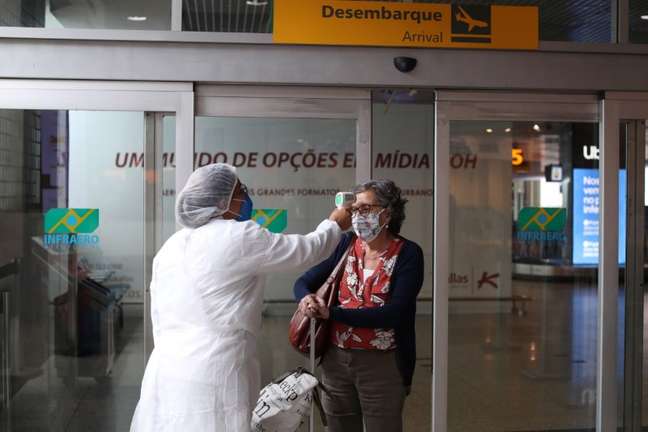 Barreira sanitária no aeroporto de Congonhas, São Paulo
 31/5/2021 REUTERS/Amanda Perobelli