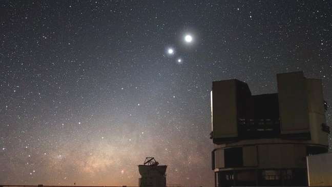 O VLT, no Chile, foi um dos seis telescópios usados ​​para determinar quando as primeiras estrelas começaram a brilhar
