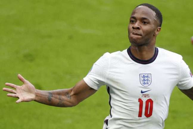 Sterling marcou os três primeiros gols da Inglaterra na Eurocopa (Foto: JOHN SIBLEY / POOL / AFP)