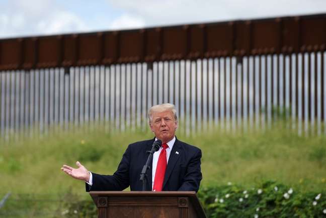 Trump visita fronteira EUA-México 
 30/6/2021    REUTERS/Callaghan O'Hare