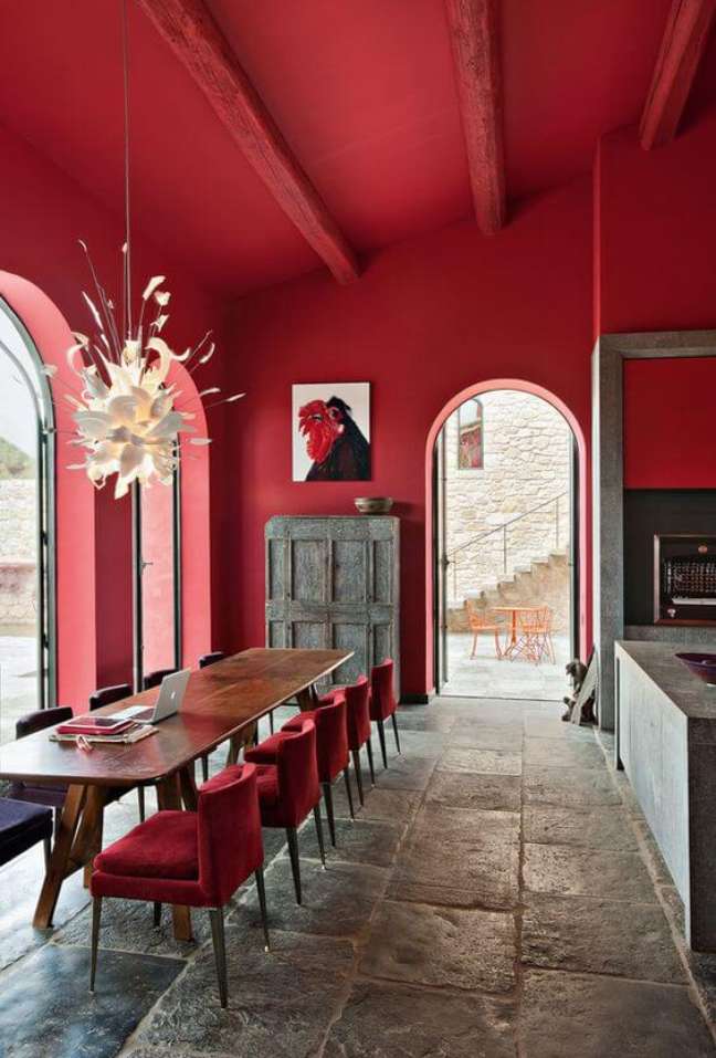 14. Cadeira vermelha para sala grande decorada – Foto Decore Com Gigi