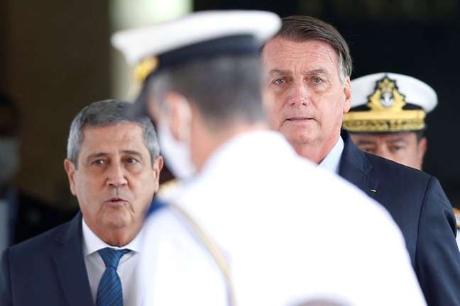 Presidente Jair Bolsonaro e ministro da Defesa,  Walter Braga Netto, em Brasília
22/07/2021
REUTERS/Adriano Machado