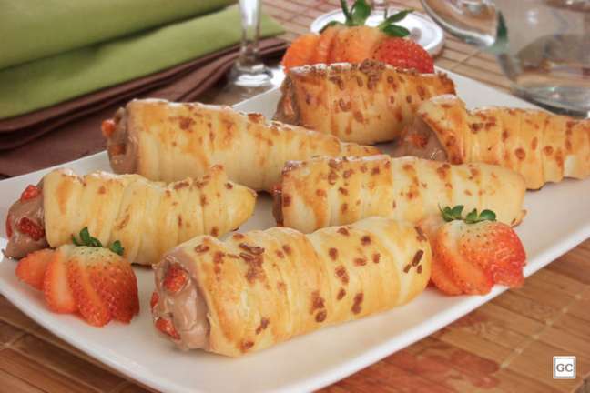 Cone De Pao Doce Recheado Para Um Cafe Da Manha De Novela