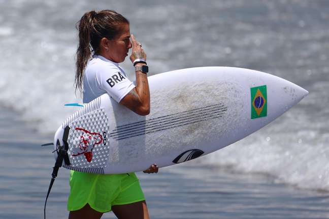 Silvana Lima estreia com 2º lugar em bateria e avança às oitavas de final do surfe