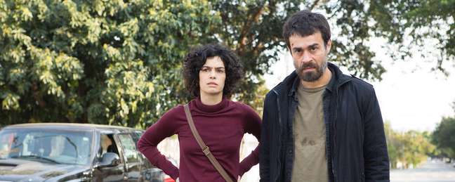 Maria Flor e Erom Cordeiro na série "Os Ausentes", da HBO Max