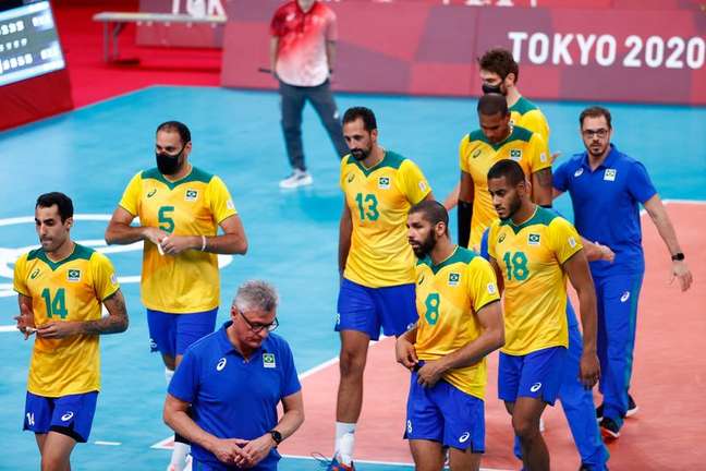 Jogadores da seleção brasileira após derrota para a Rússia na Olimpíada de Tóquio
05/08/2021 REUTERS/Carlos Garcia Rawlins