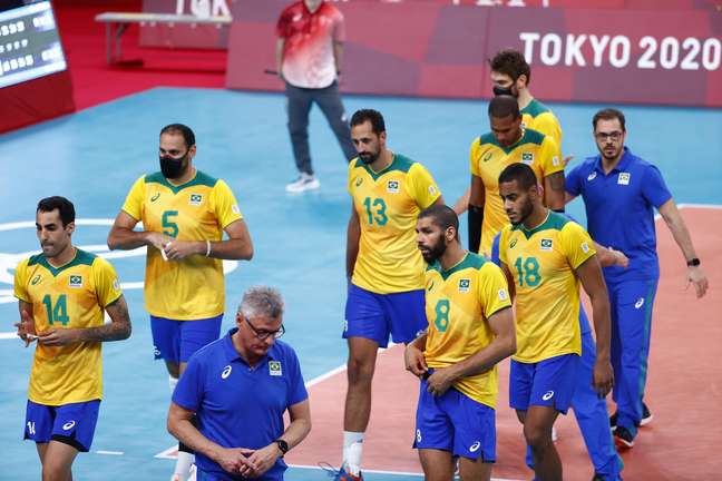 Brasileiros deixam a quadra desolados após a derrota sofrida para os russos