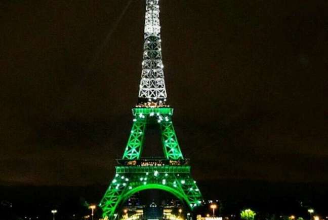 O PSG também reservou a Torre Eiffel para anunciar Neymar (Foto: Reprodução de internet)