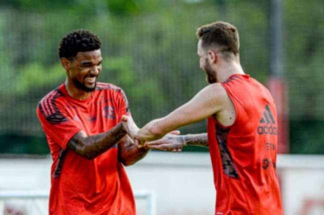 Bruno Viana e Léo Pereira seguirão como titulares (Foto: Marcelo Cortes / Flamengo)