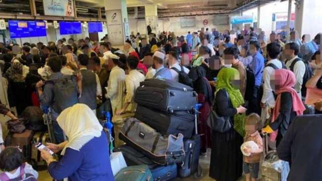 Cenas de caos no aeroporto de Cabul