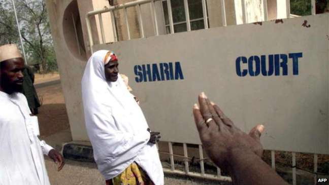 Muitos países não-árabes com população muçulmana têm Tribunais da Sharia; é o caso da Nigéria