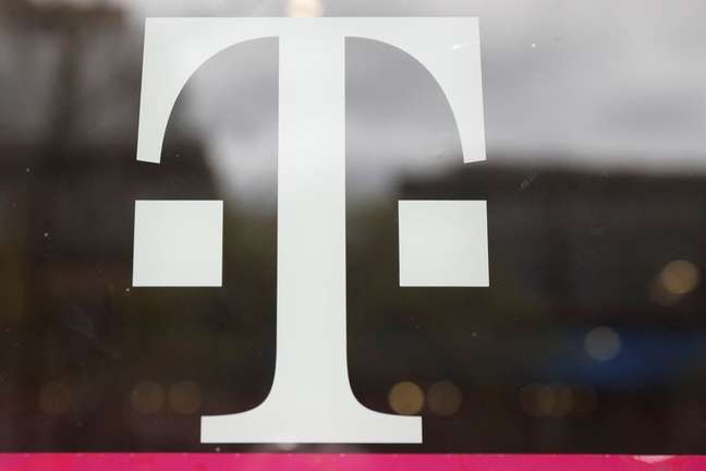 Logo da T-Mobile em loja da empresa em Manhattan, Nova York, EUA 
30/04/2018
REUTERS/Shannon Stapleton