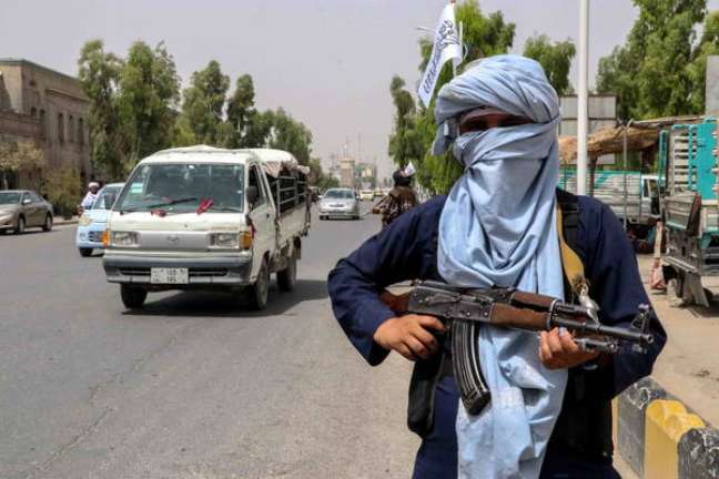 Combatente do Talibã armado em Kandahar, segunda cidade mais populosa do Afeganistão