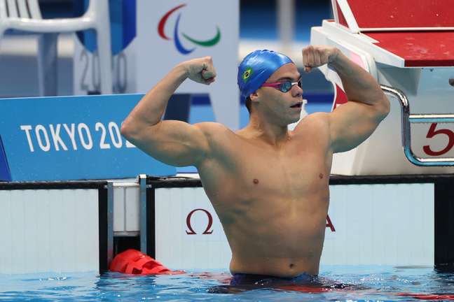Gabriel Bandeira comemora após conquistar o primeiro ouro do Brasil na Paralimpíada de Tóquio
